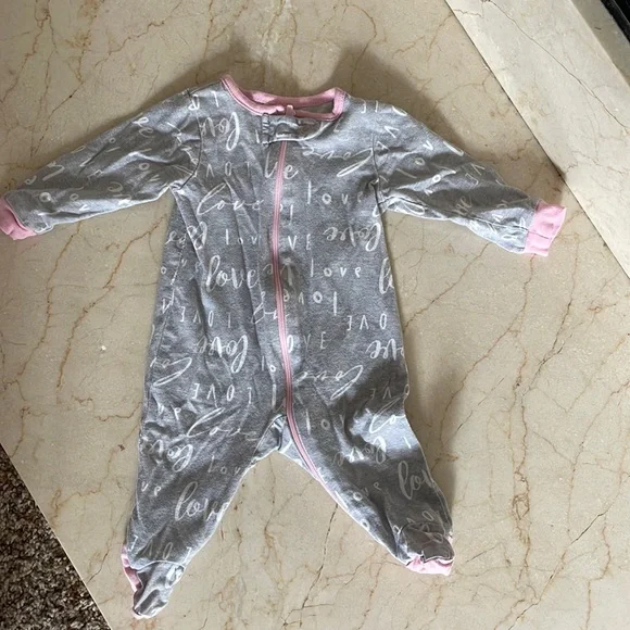 Gently used newborn onesie pajamas Gerber brand. - Picture 1 of 1